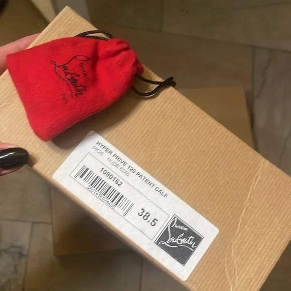 Christian Louboutin - Nude Platform - Picture 3 of 5